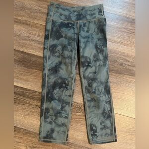 Athleta Tie Dye Elation Printed 3/4 Leggings - Size XS